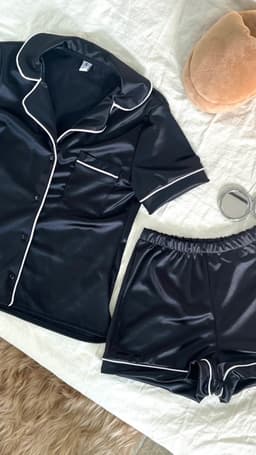 NEGRO CLÁSICO CORTO